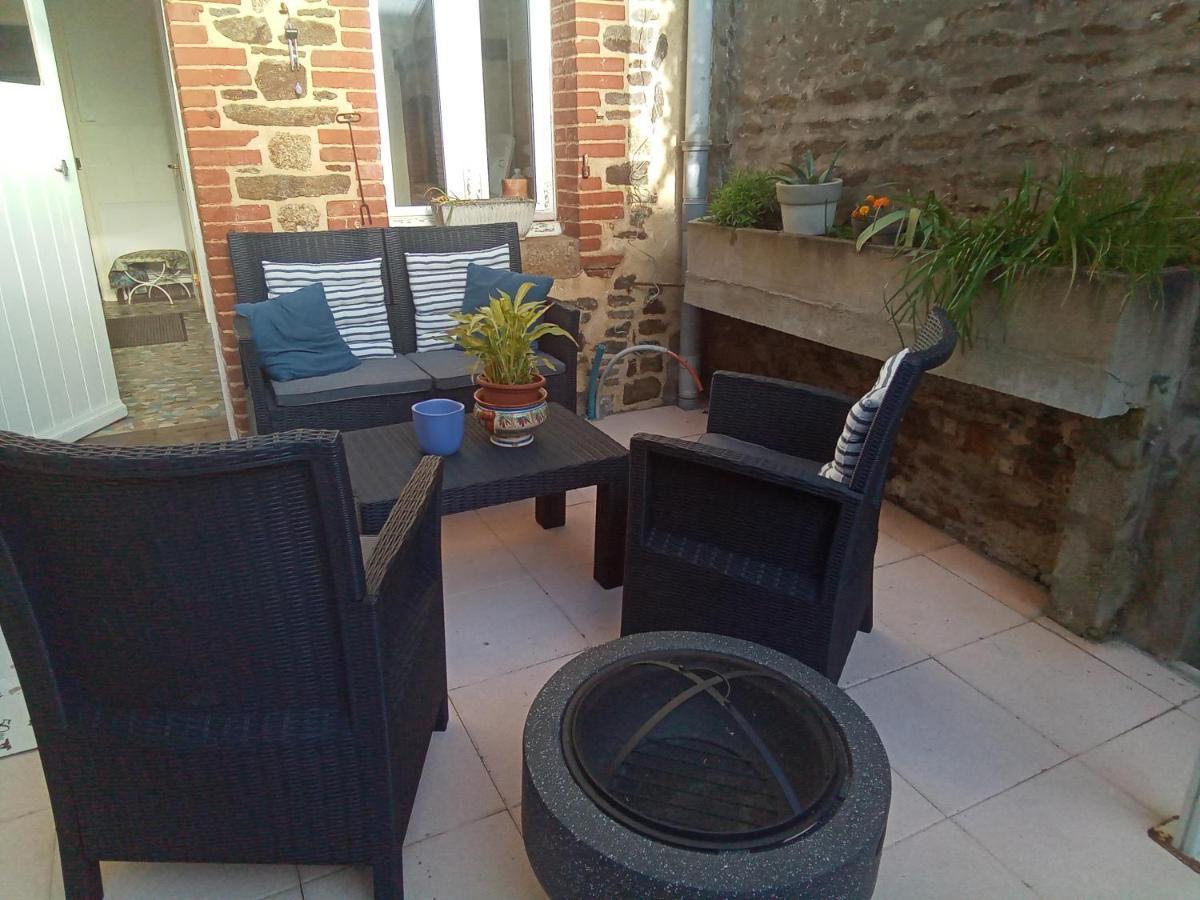 La Chambre De La Boule D 'Or Lanvallay Exterior foto